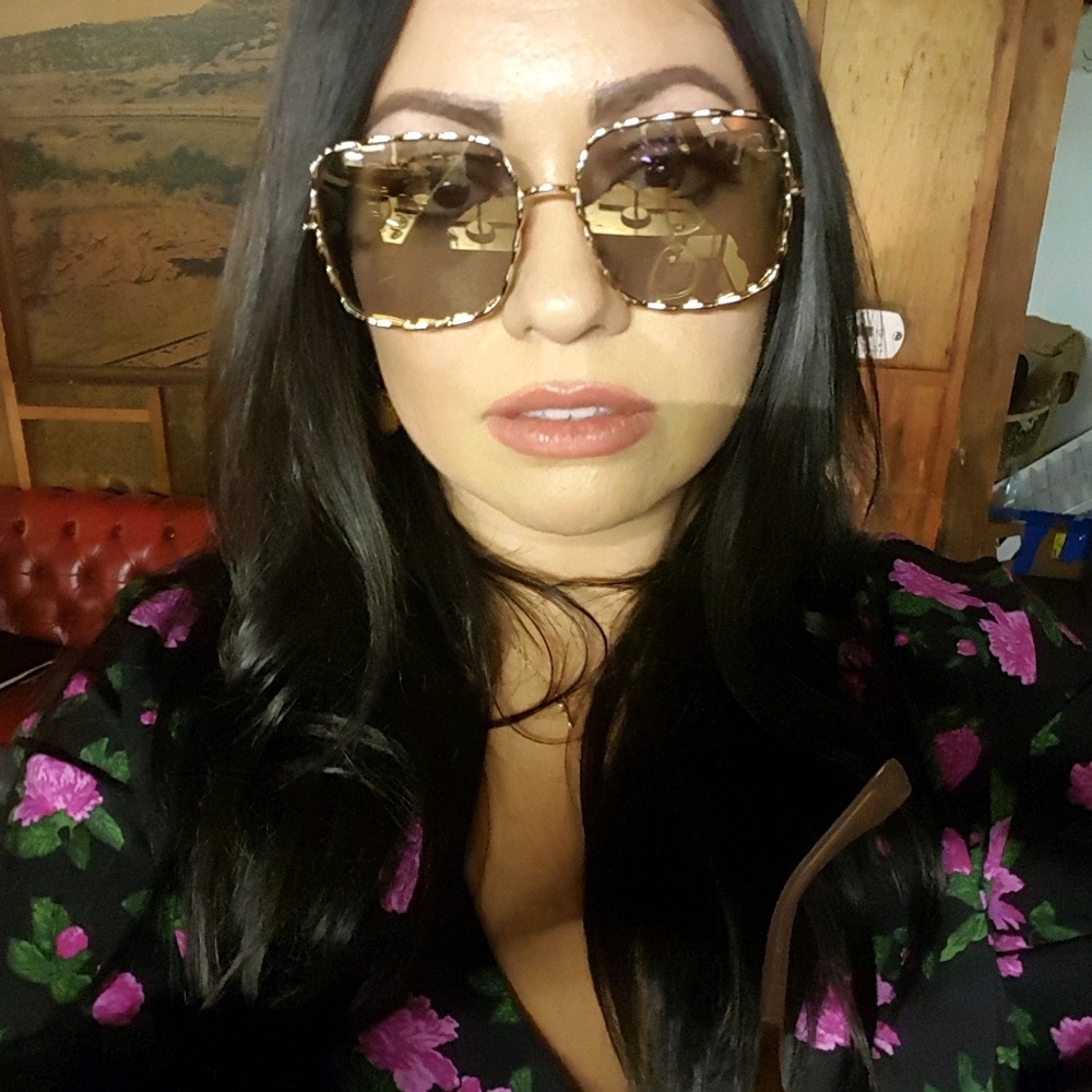 Meet your Posher, Max